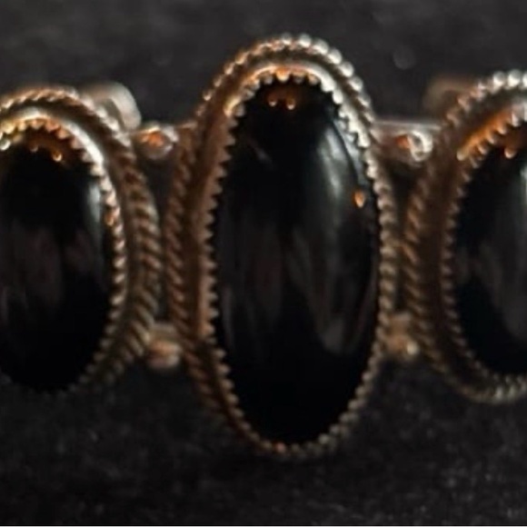 Elegant Silver and Black Stone Bracelet - Picture 5 of 9